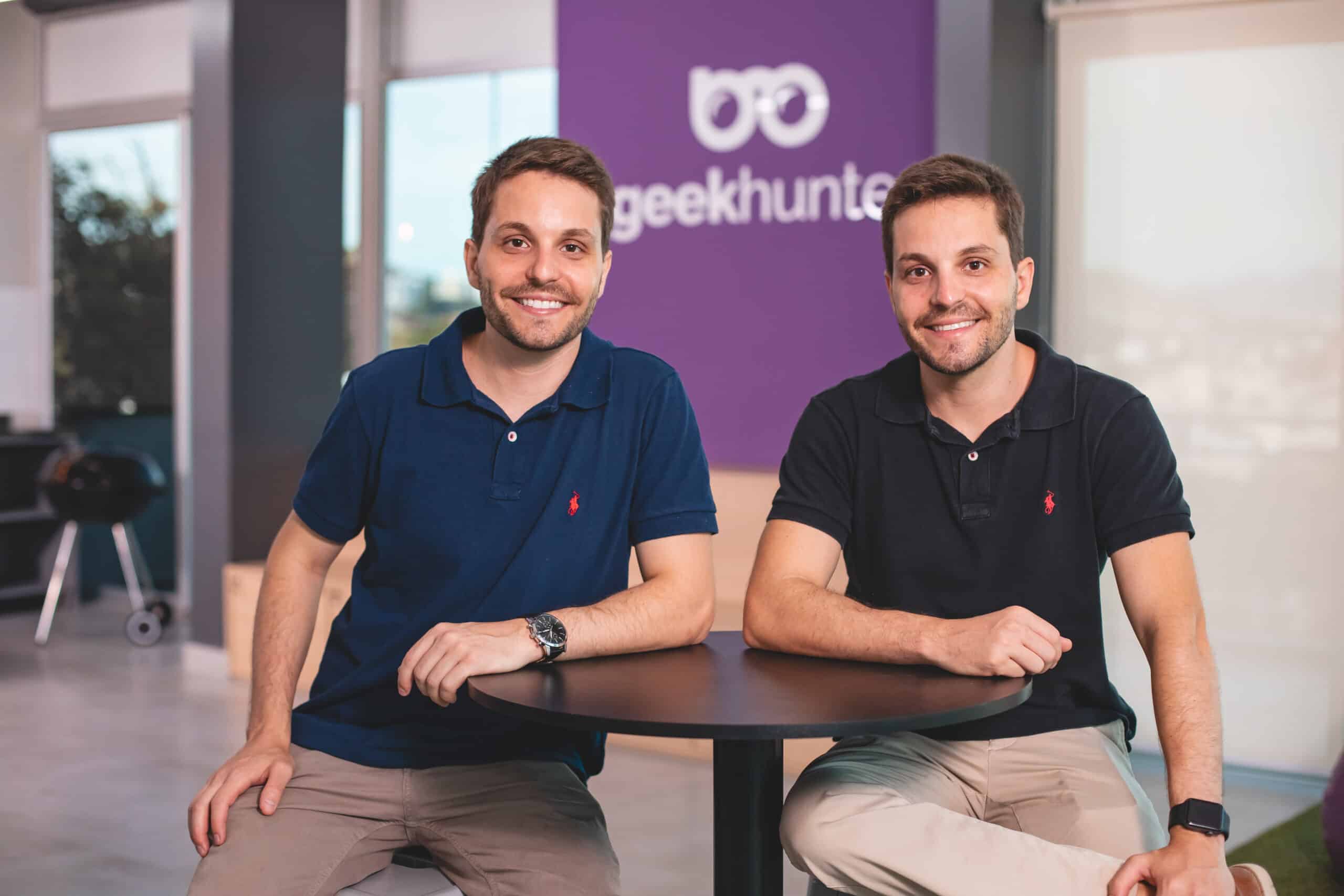Fundada em 2015 pelos irmãos gêmeos Tomás e Celso Ferrari, a GeekHunter rapidamente se destacou com uma abordagem inovadora no recrutamento.